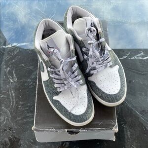 VINTAGE DENIM AIR JORDAN RETRO 1 SZ MENS 9.5 WOMENS 11